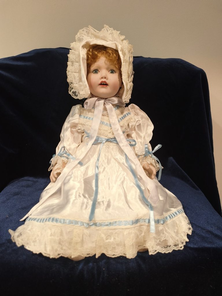 Bebé — Ropa de bebé de época: gorrito, patucos y vestido largo de …